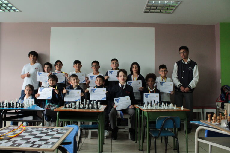 Participación del equipo de ajedrez de primaria en el torneo del Liceo Jean de la Fontaine